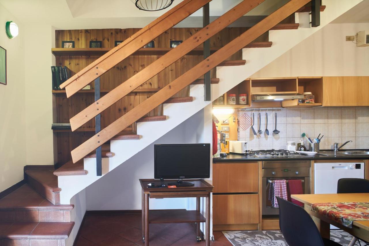 Little Brick House On Siena Hills With Balconies Exterior foto