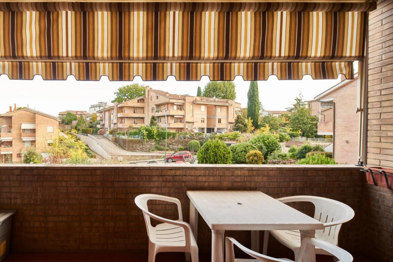 Little Brick House On Siena Hills With Balconies Exterior foto